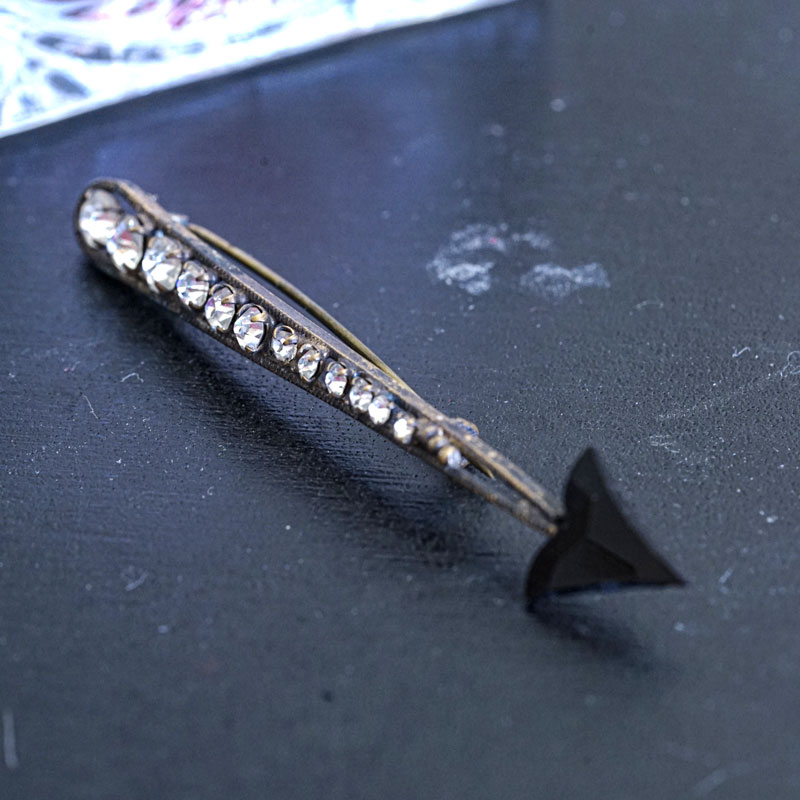 ジェットガラスとペーストガラスのallowブローチ1910年代頃 ga-1071の