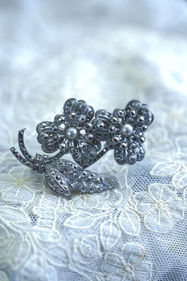 チェコのシルバーメタルにマーカサイトのお花ブローチ1950年代頃 ga