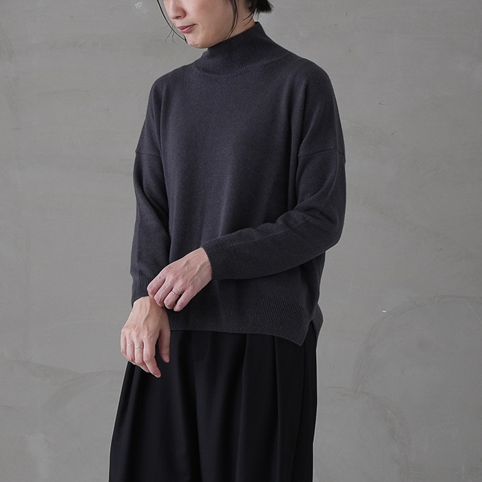○(e243k129) / evam eva(エヴァムエヴァ) /cashemere turtleneck