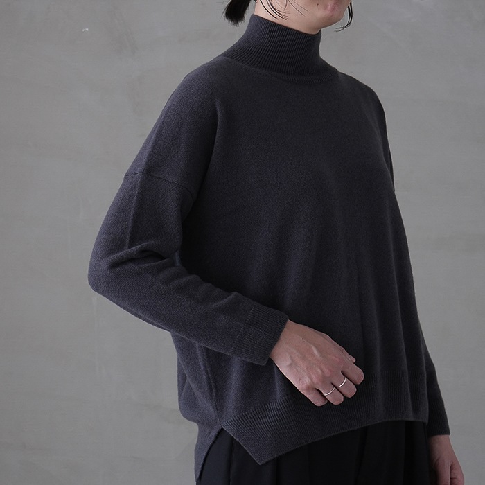 ○(e243k129) / evam eva(エヴァムエヴァ) /cashemere turtleneck