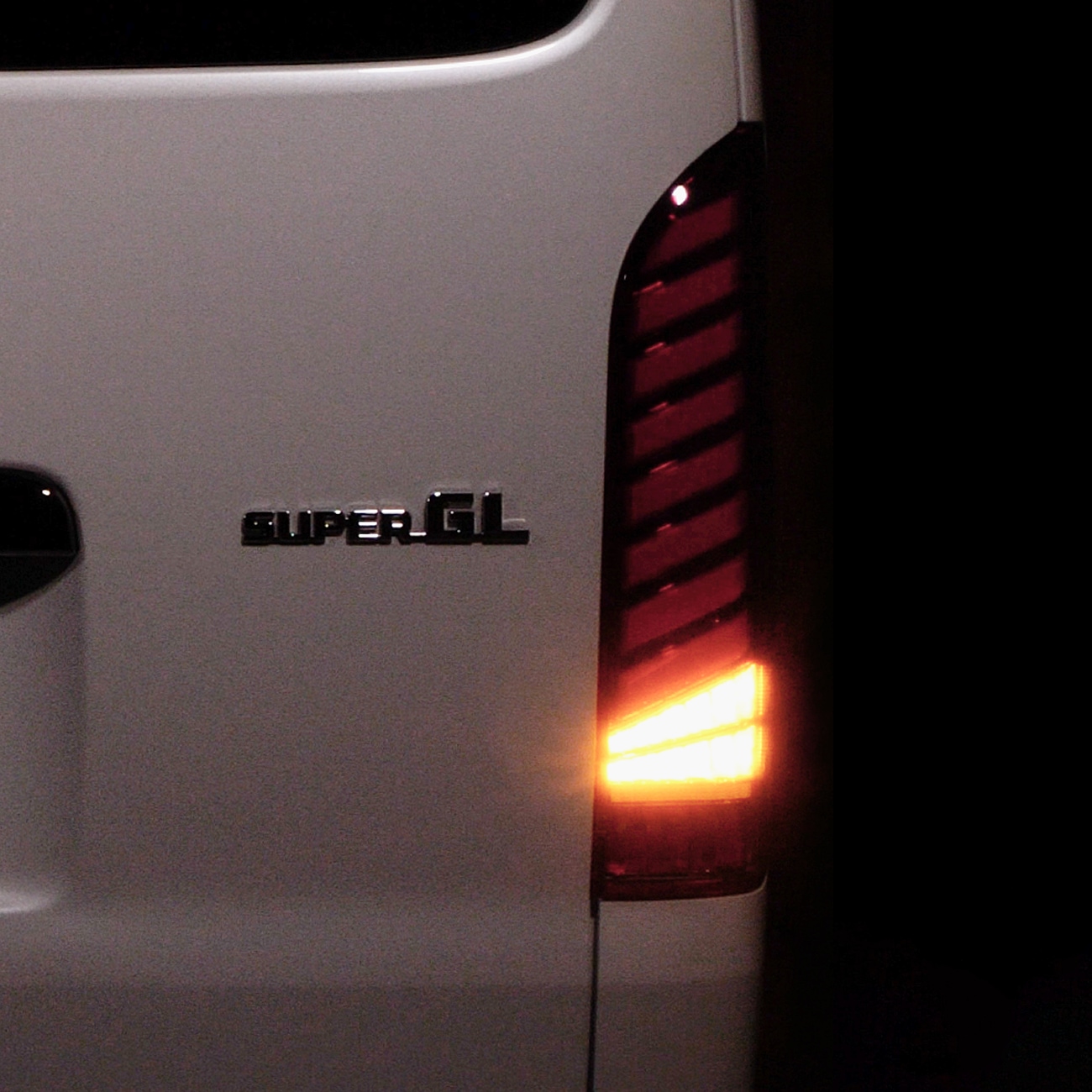 ハイエース200系 全型全グレード対応 フルLEDテールランプ | LED