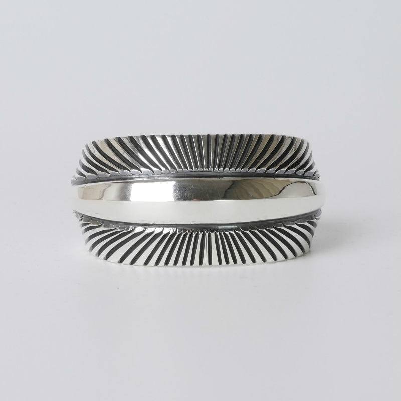 138mm ハリソンジム サンバースト バングル｜マライカ公式通販