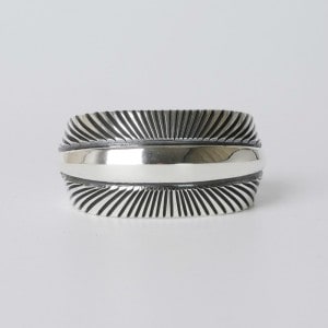 138mm ハリソンジム サンバースト バングル｜マライカ公式通販