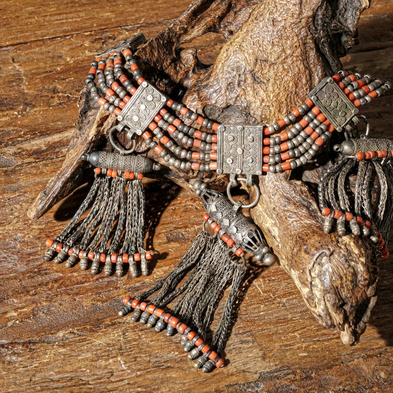 トルクメニスタンメタル×珊瑚ネックレス｜マライカ公式通販