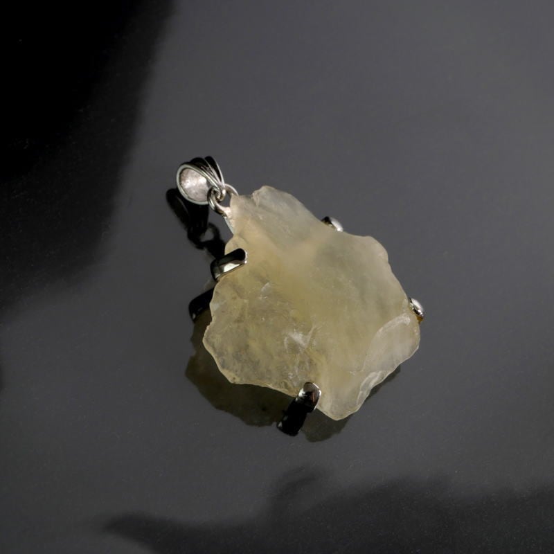 希少石 リビアングラスシルバーペンダント｜マライカ公式通販