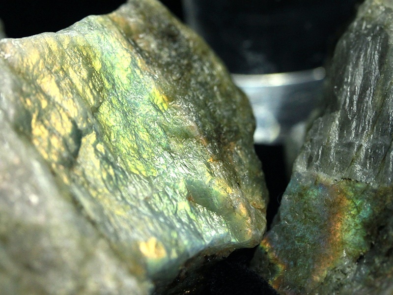 ≪原石祭り20%OFF≫希少レア！☆神秘的なシラー効果☆魅惑の輝きを放つ