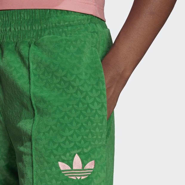 レディース Adicolor Heritage Now ベロアパンツ グリーン ｜アパレル