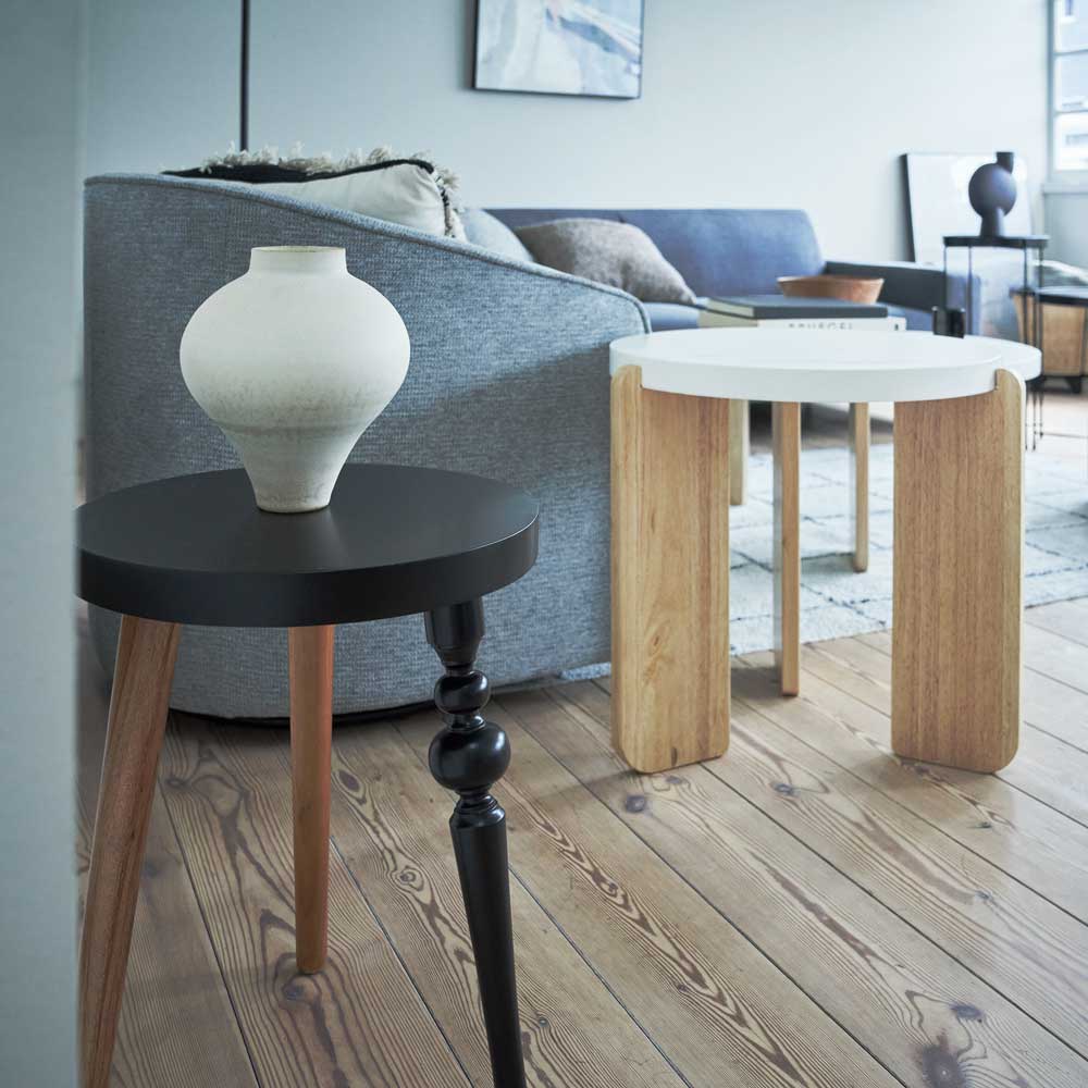 ろくろ脚の個性的なサイドテーブル｜アーバンモダンなインテリア