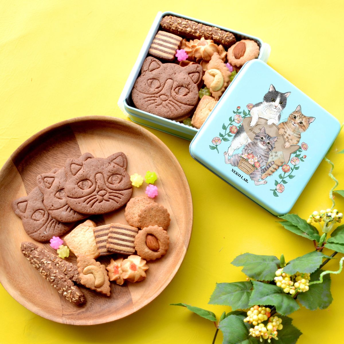 NEW】幸せを呼ぶ青のクッキー缶 | クッキー缶 | NEKOLAB公式オンライン
