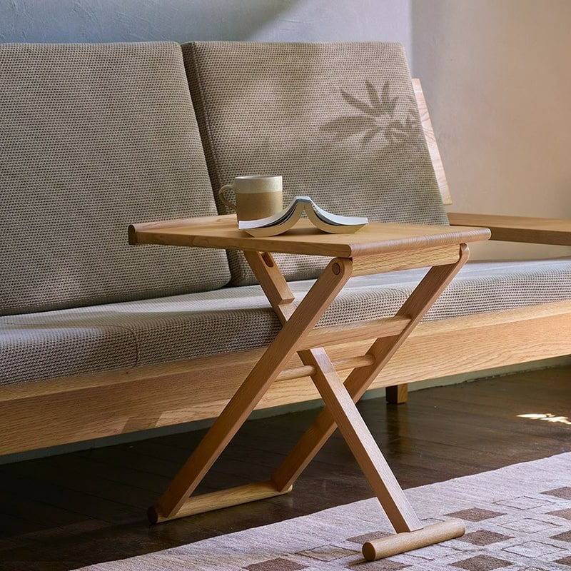折りたたみサイドテーブル コンパクトに折りたためる、和洋を問わない