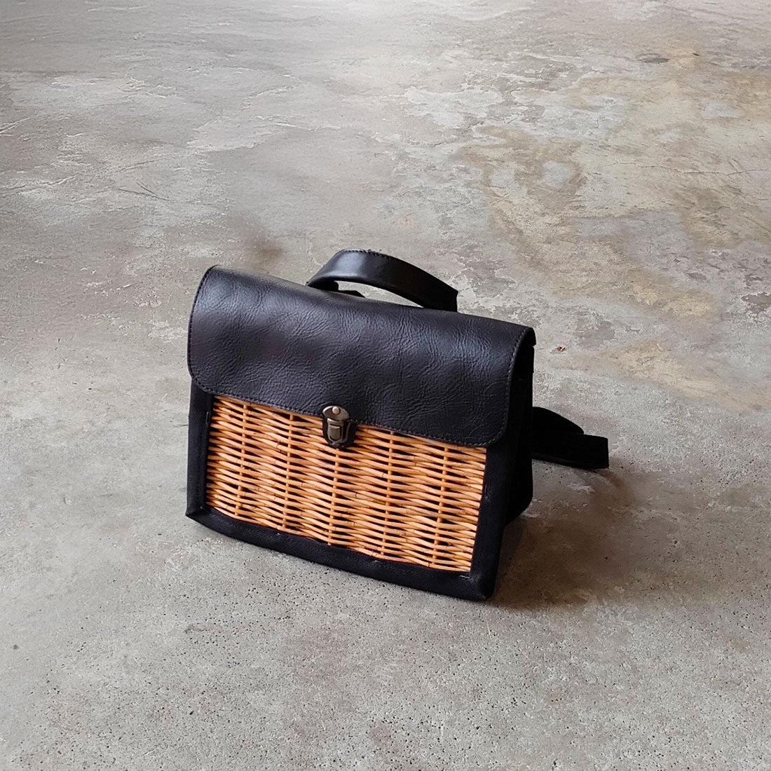 新仕様モデル）3wayで使える革とカゴのリュック【革とカゴとクボ