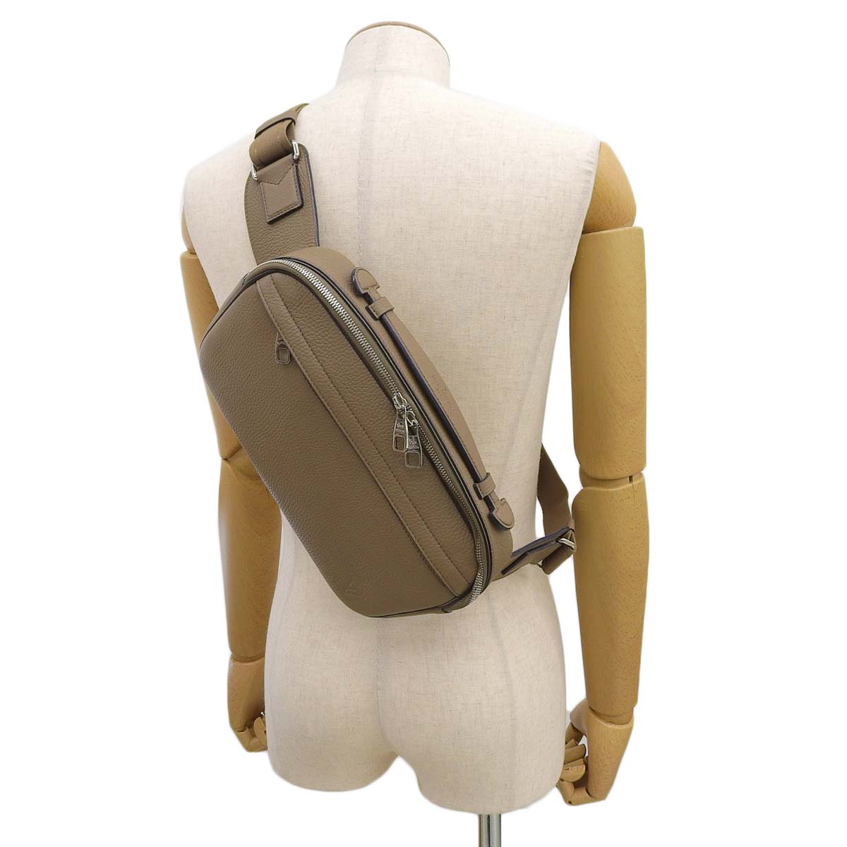 ルイヴィトン LOUIS VUITTON バムバッグ ボディバッグ トリヨンレザー