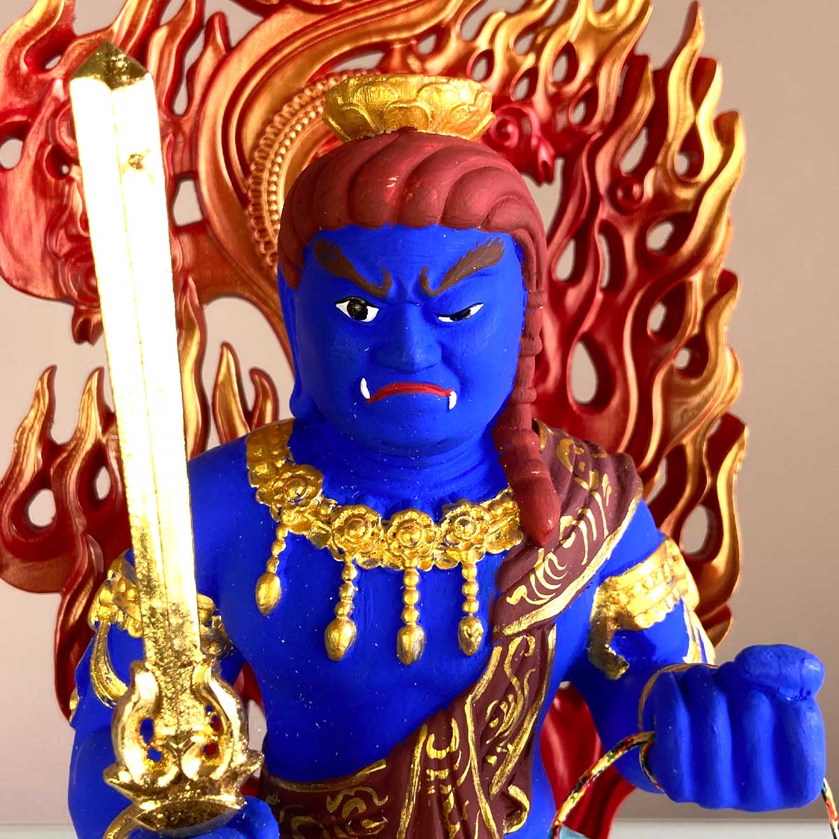 不動明王 仏像 極彩色｜魔除け・災難除け・心の迷いを断ち切る守護仏