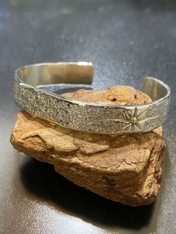 BIG HAND テクスチャーバングル