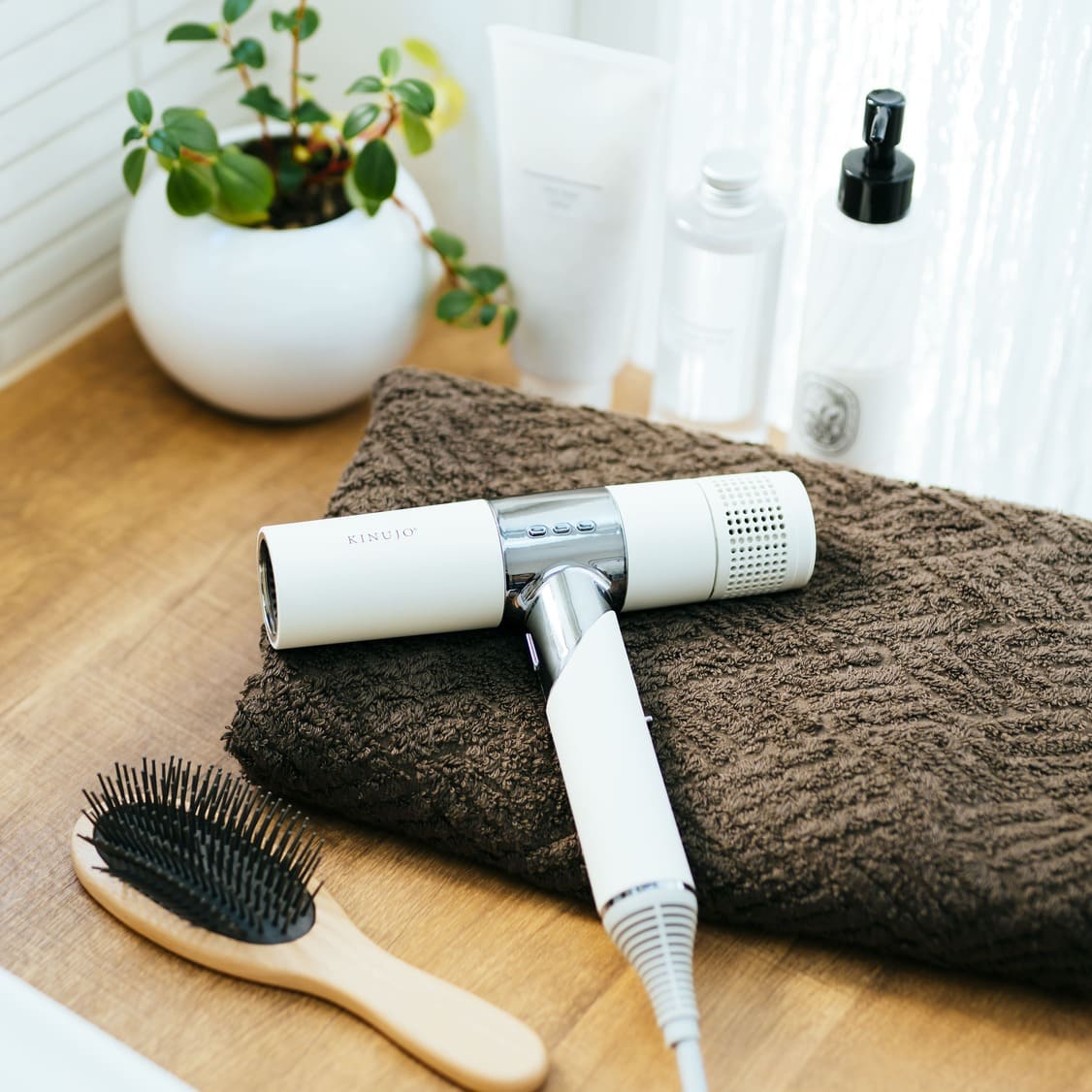 KINUJO キヌージョ ヘアドライヤー 絹女 KH301