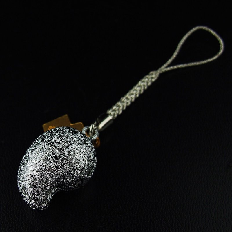 幸運を呼ぶ鈴 勾玉水琴窟の音まもり 銀色（ちぢみ）｜白崎八幡宮