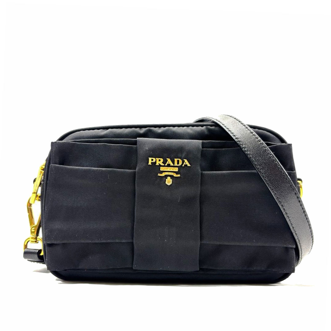 PRADA プラダ 三角プレートキーリング シルバー ブラック M285 | 小物