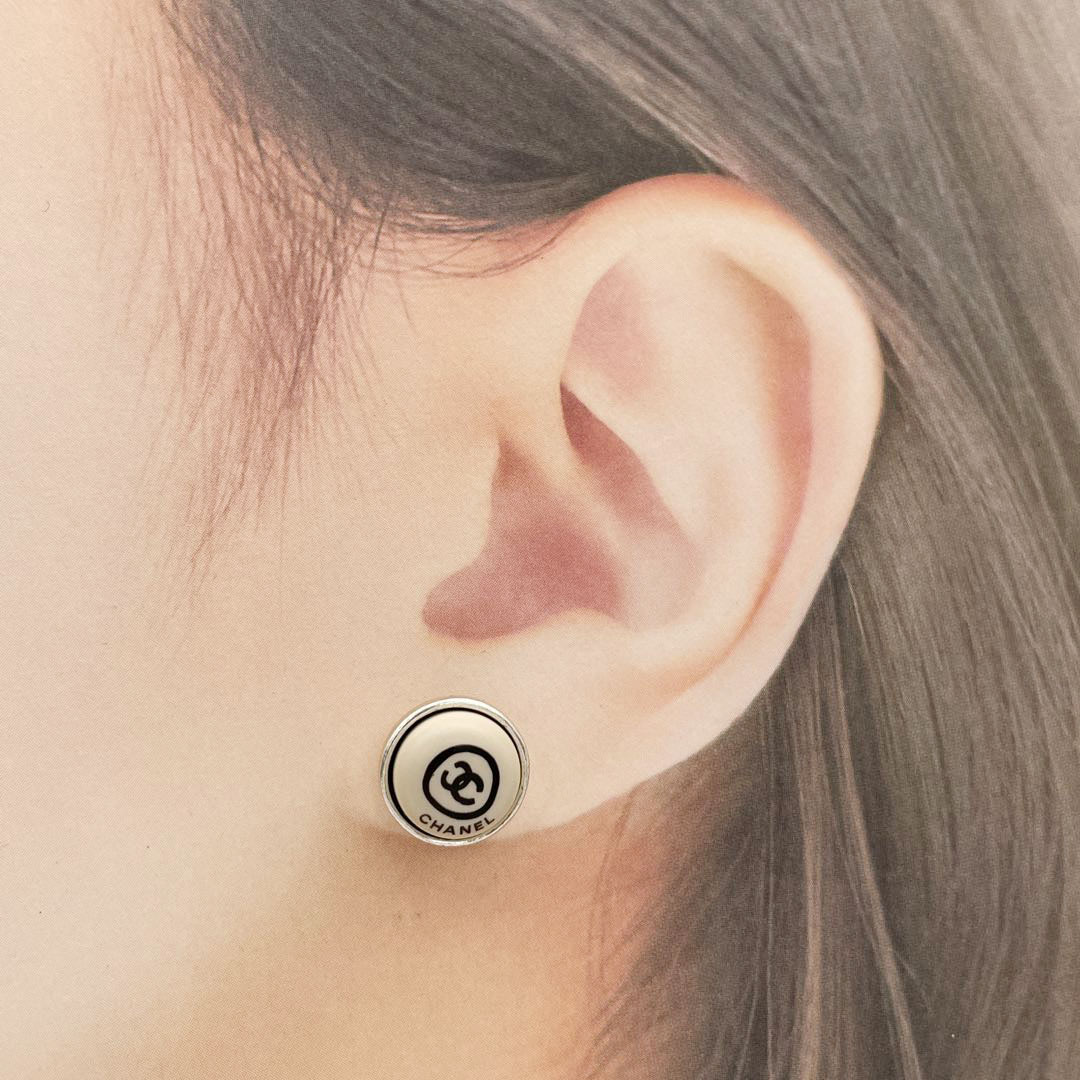 CHANEL シャネル ラウンドピアス ココマーク 手書き風 ベージュ