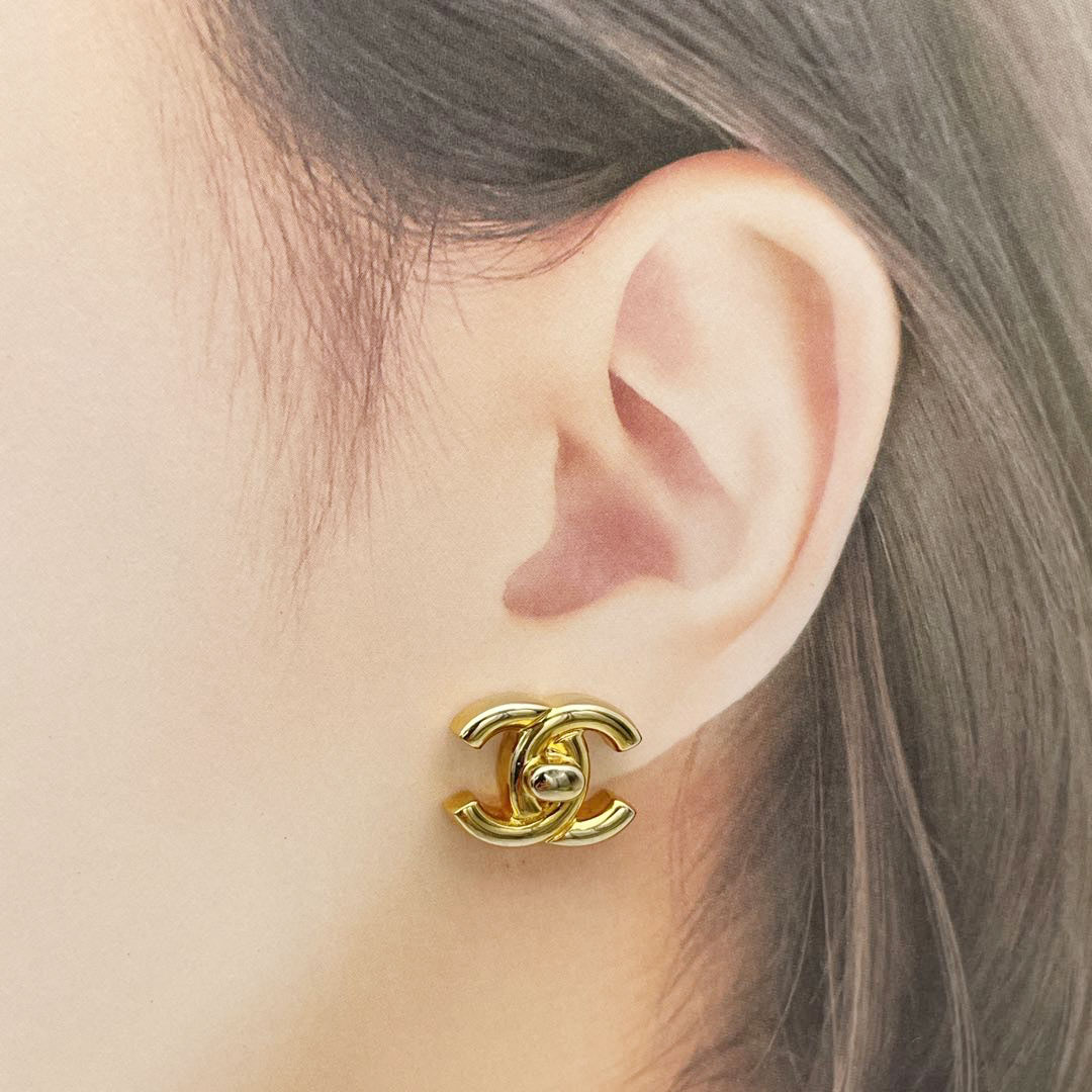 CHANEL シャネル ピアス ココマーク ターンロック B21S ゴールド
