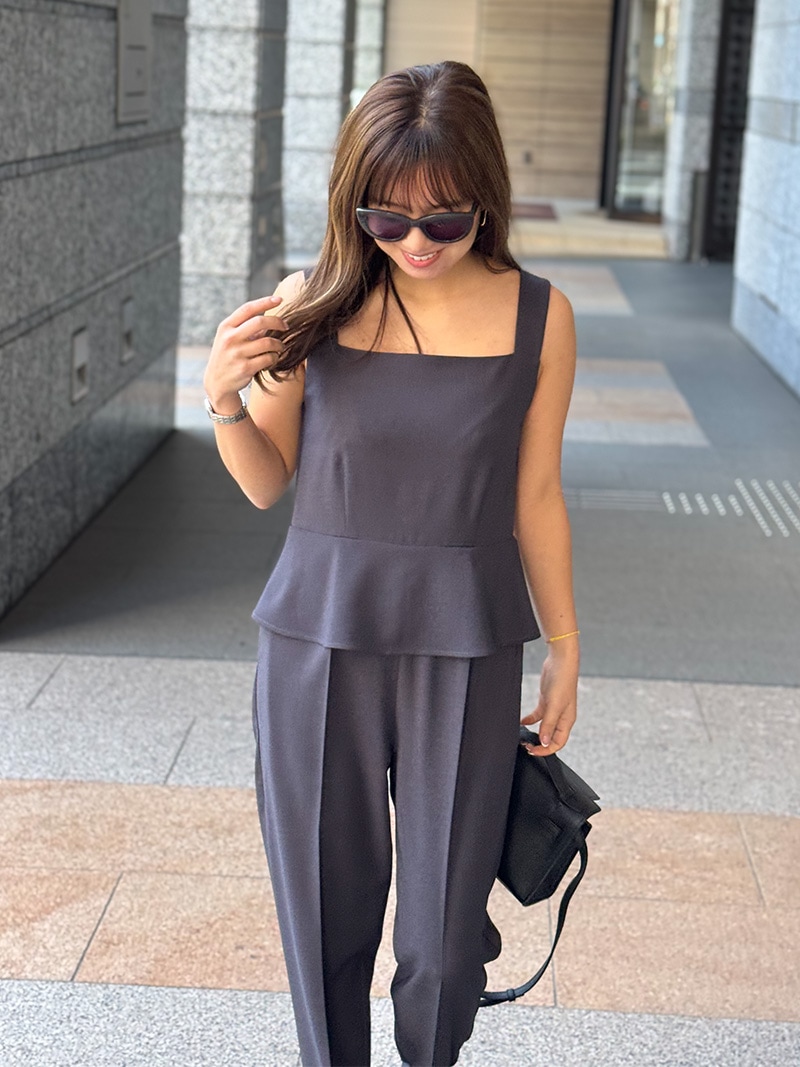 ペプラムフリルオールインワン｜小柄女性をスタイリッシュでフェミニン