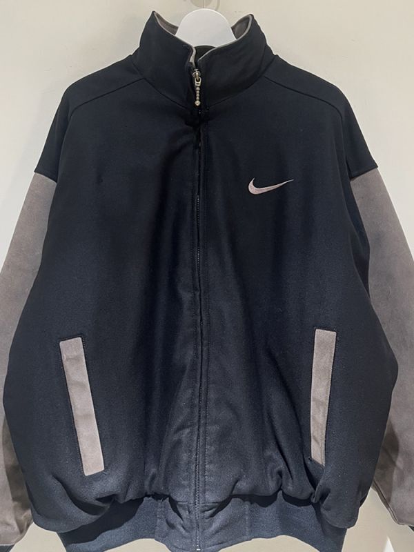 ユーロヴィンテージ 90s NIKE（ナイキ） レザースリーブ ロゴワッペン