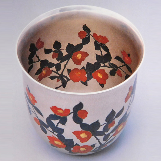 一枚の地金から作り出される”造形美” 鍛金家 奥山峰石