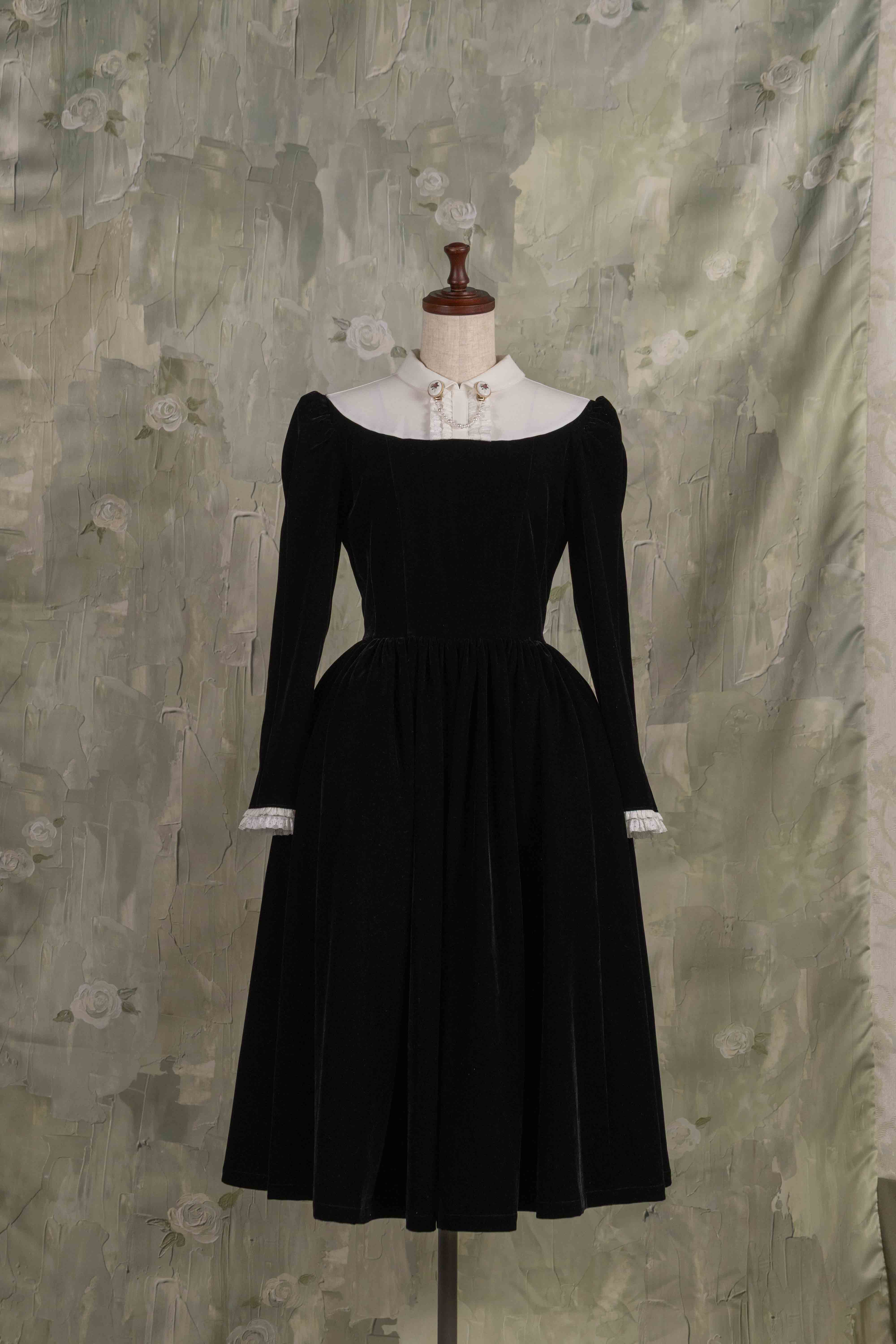 Black museé dress – Mayo Suzuki