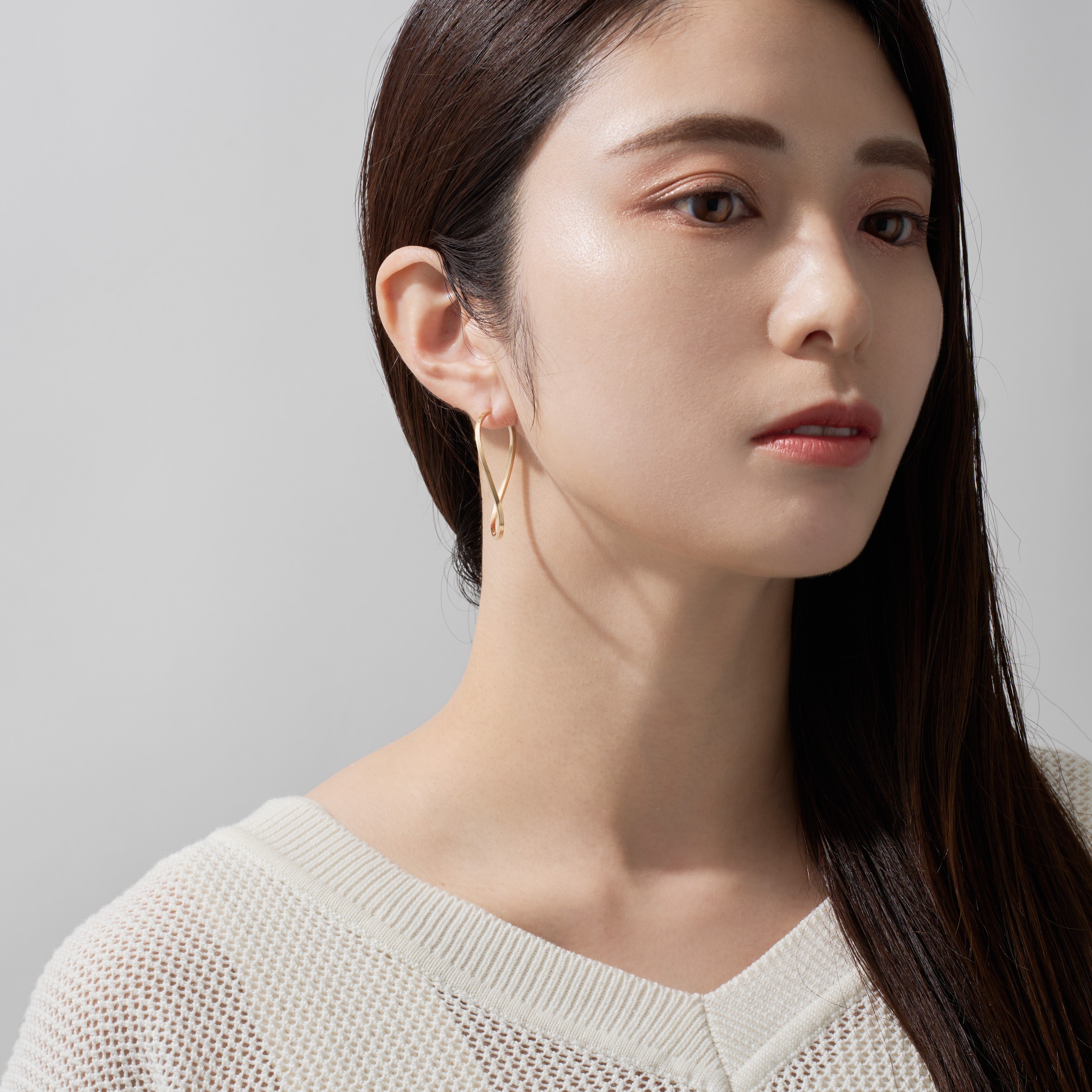 K10 ひねり フープピアス - me.（エムイードット）