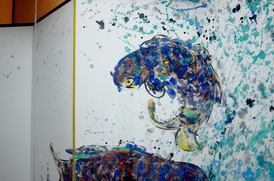 棟方志功 群鯉図 - 益子町、つかもと美術記念館の写真 - トリップ