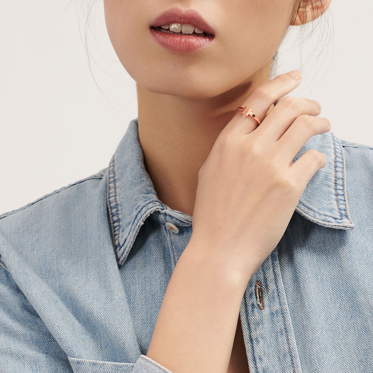 ティファニー T ワイヤー リング ローズゴールド | Tiffany & Co.