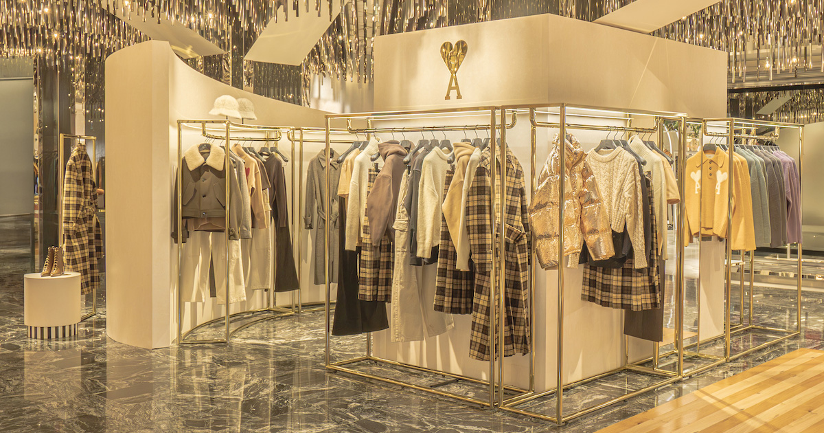 アミ パリス」が伊勢丹新宿店でポップアップを開催 ゴールドが輝く