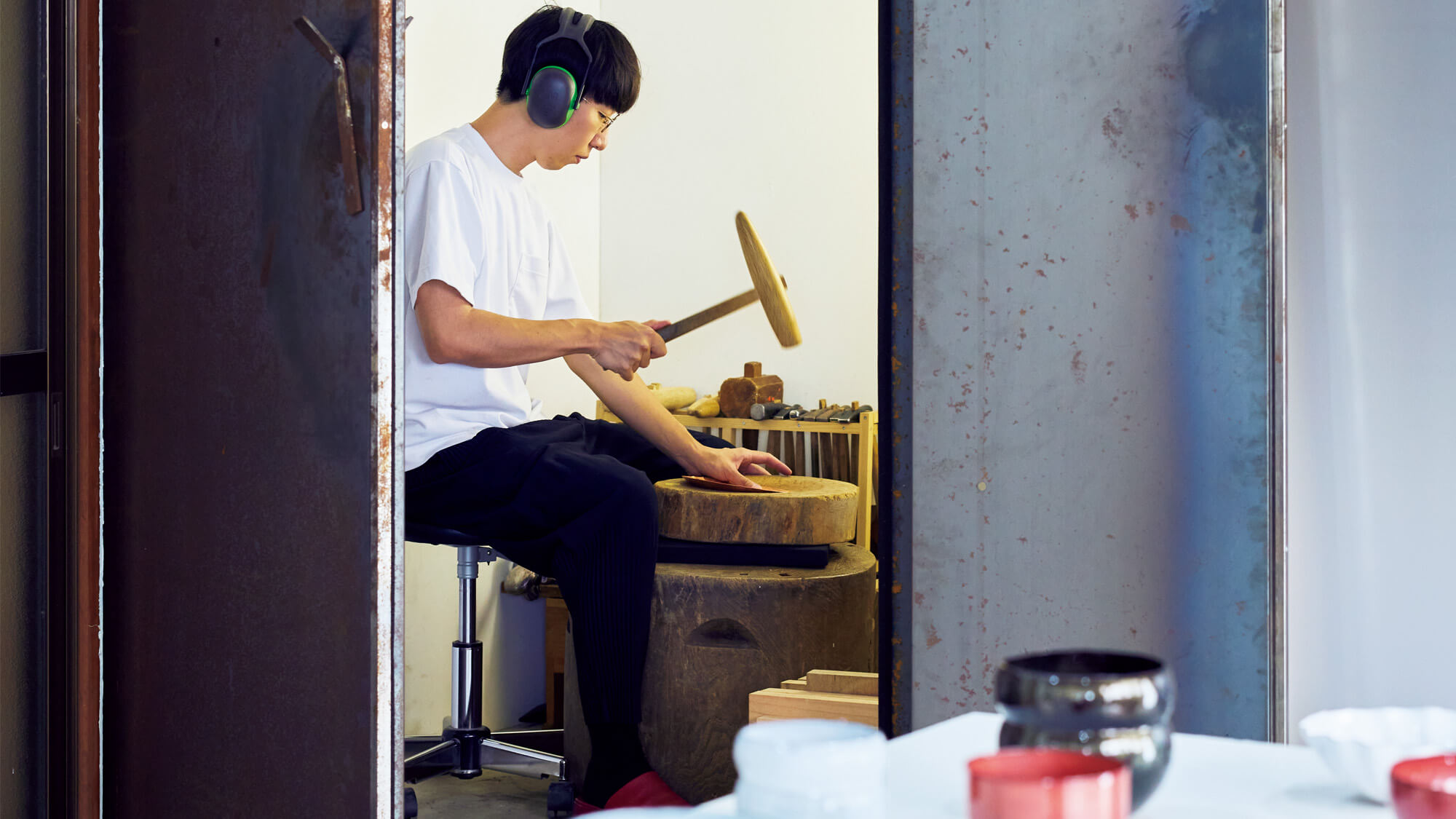 いま知りたい、新世代の器作家・広瀬陽。七宝焼の素地を極めた揺らぎの