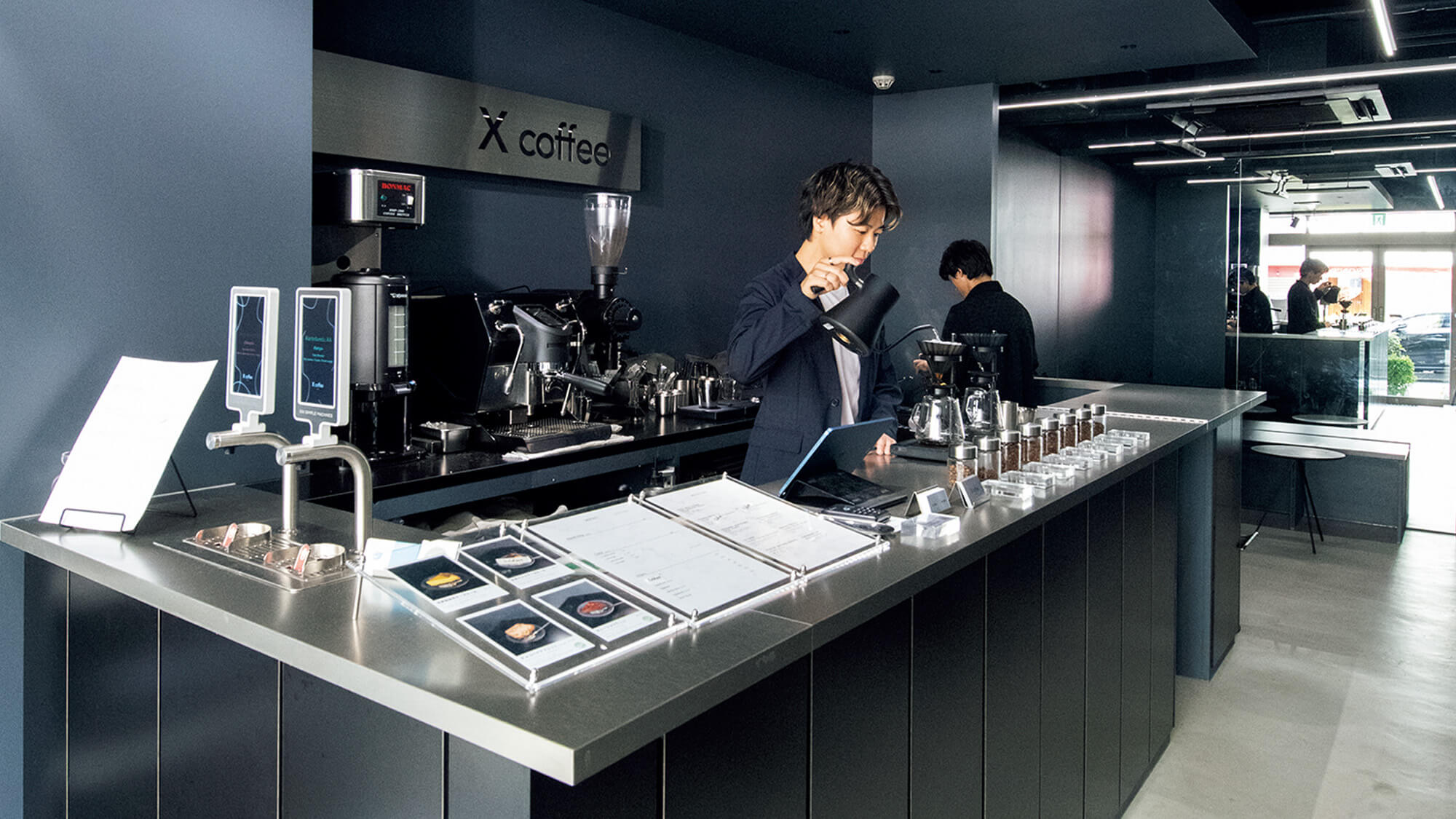 最先端でイノべーティブな一杯を。銀座〈エックス・コーヒー・ギンザ