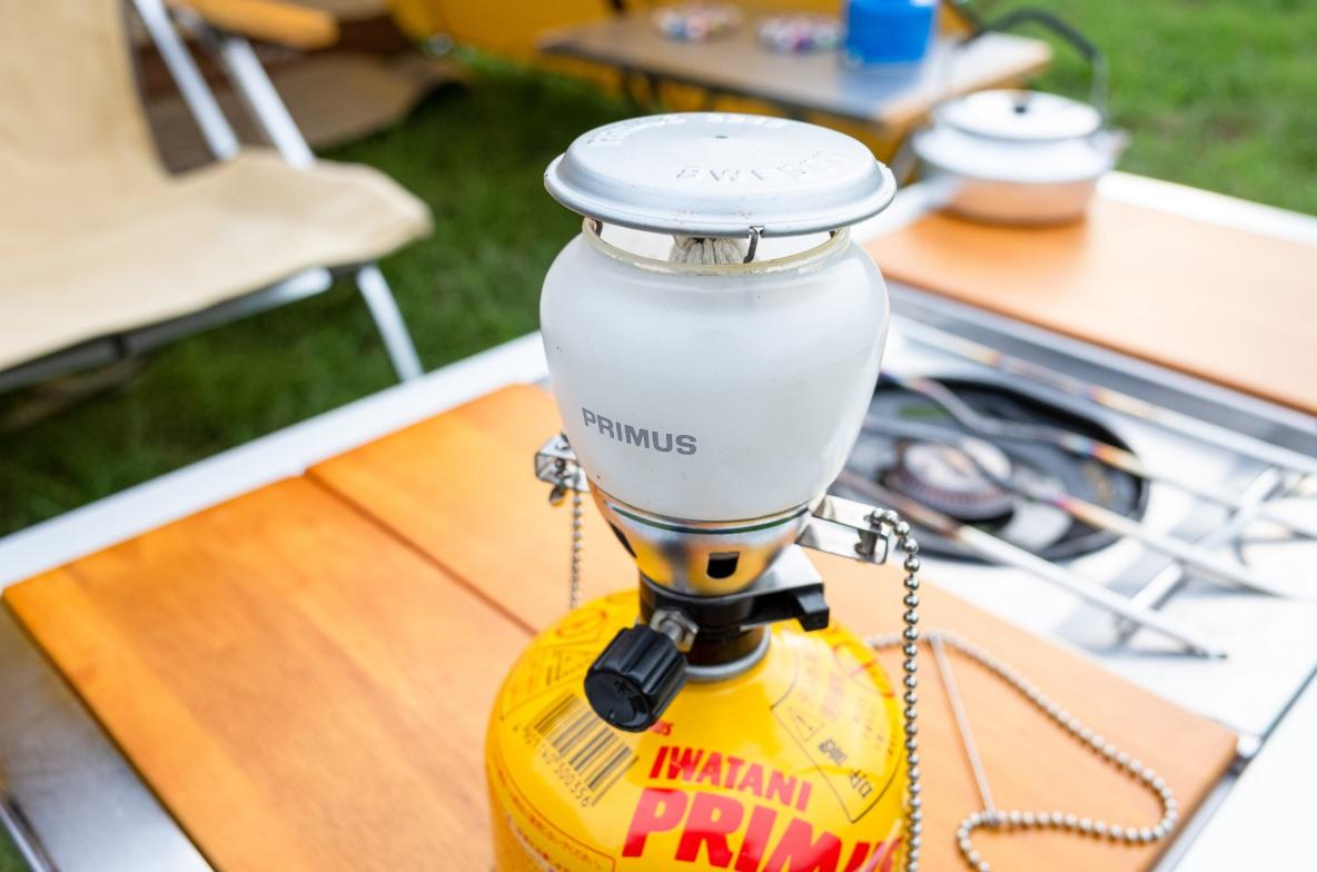 プリムスの「2245ランタン」を10年愛用する理由。LEDランタンでは