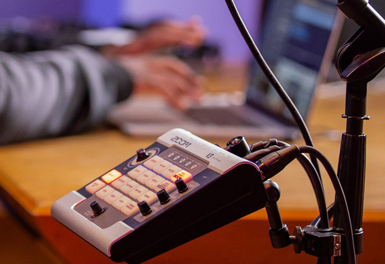 Zoom V3 - ZOOM Europe