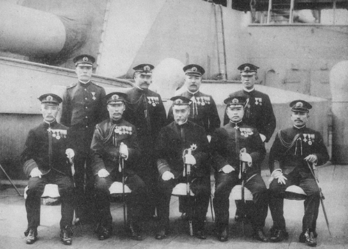 日本海海戦 連合艦隊司令部（前列中央 東郷平八郎、前列左から2番目