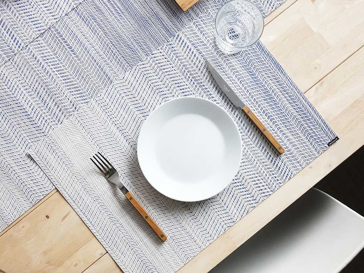 チルウィッチ ランチョンマット・ウェーブ｜ブルーの北欧の波模様