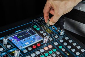 オールインワン・コンパクトデジタルミキサー「Allen＆Heath / QU-16C