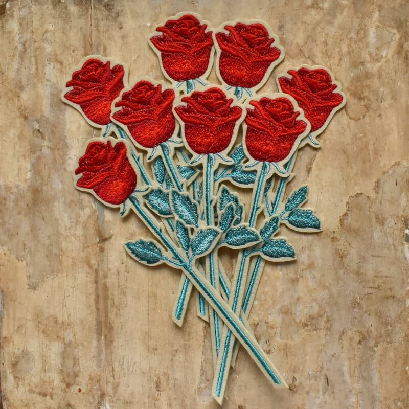 一輪挿しの花刺繍[レッドローズ_薔薇]ワッペン あっぷりけ仕上げ