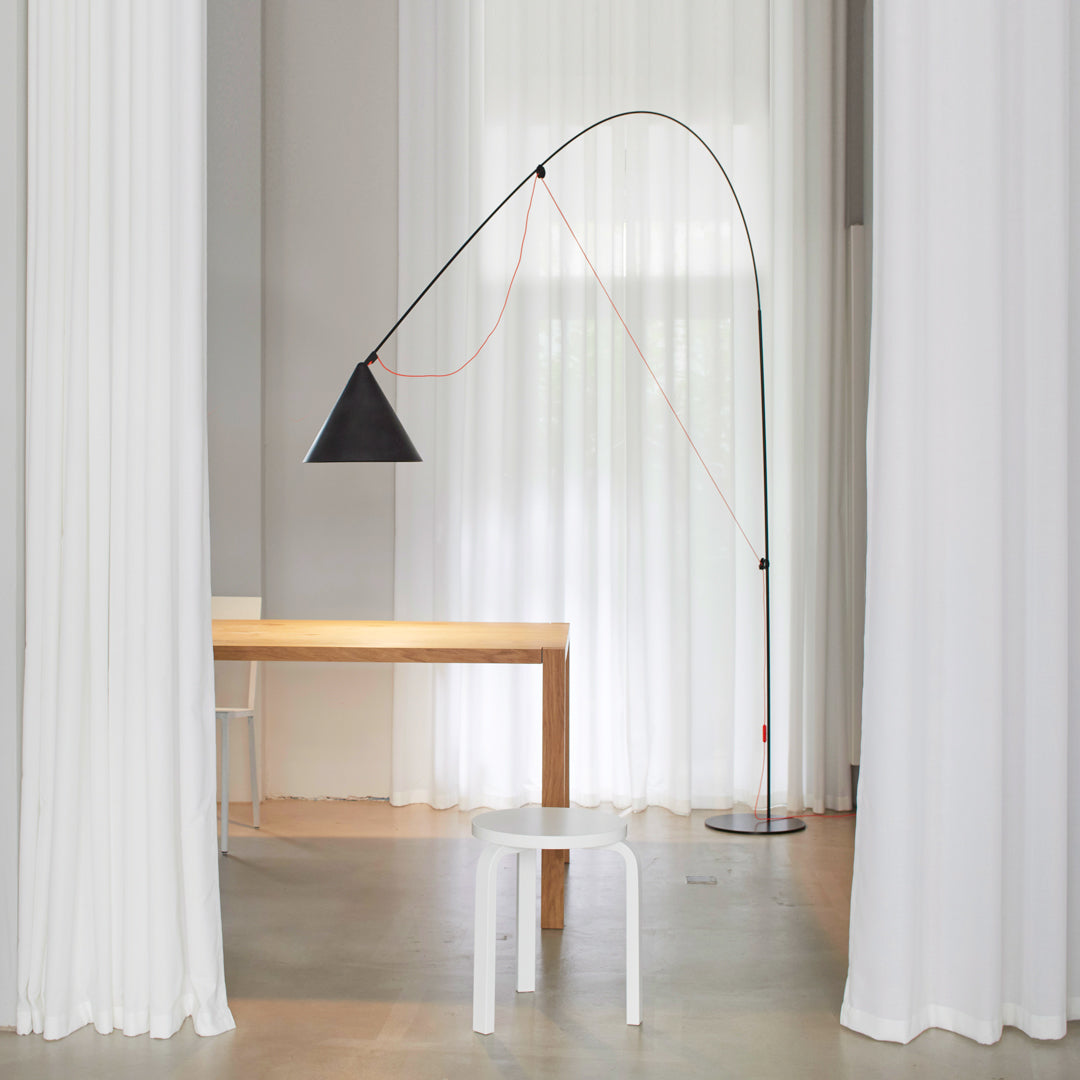 AYNO XL Floor Lamp, black – Stefan Diez | Midgard Licht