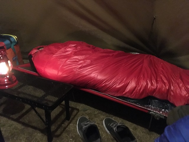 スーパー野クルレッド寝袋・イスカアルファライト1000EX | ファミリー