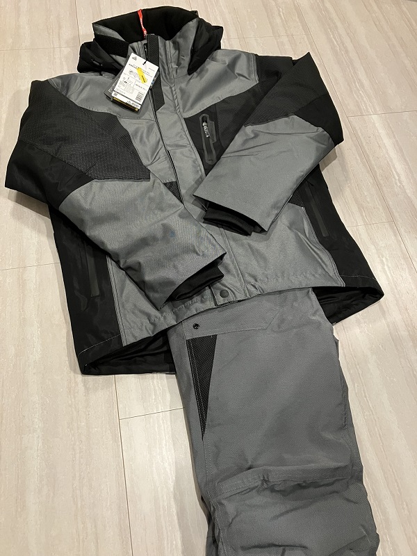 ワークマンのイージス360°リフレクト透湿防水防寒ストレッチストロング