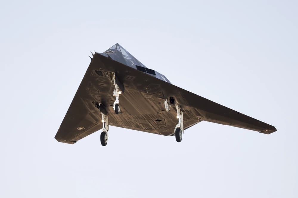 F-117ステルス機が復帰か？退役した機体は2034年まで飛行延長される