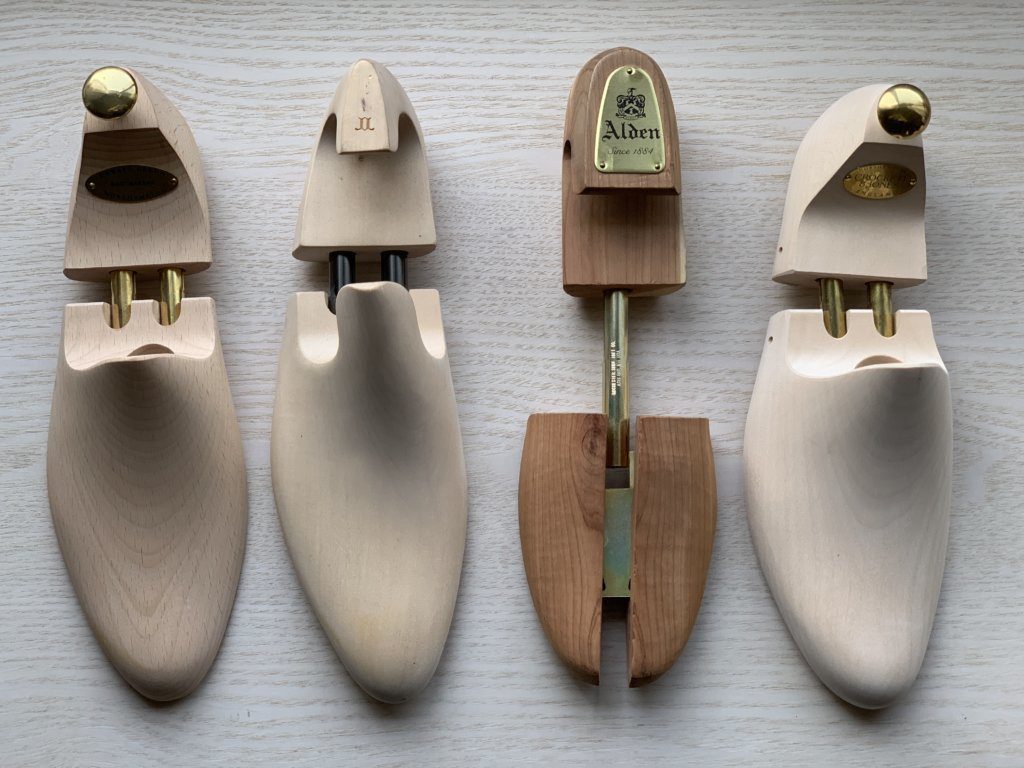 クロケットジョーンズの純正シューツリーをレビュー【ライム材を使った