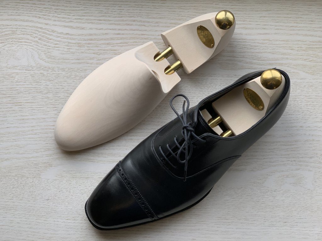 クロケットジョーンズの純正シューツリーをレビュー【ライム材を使った