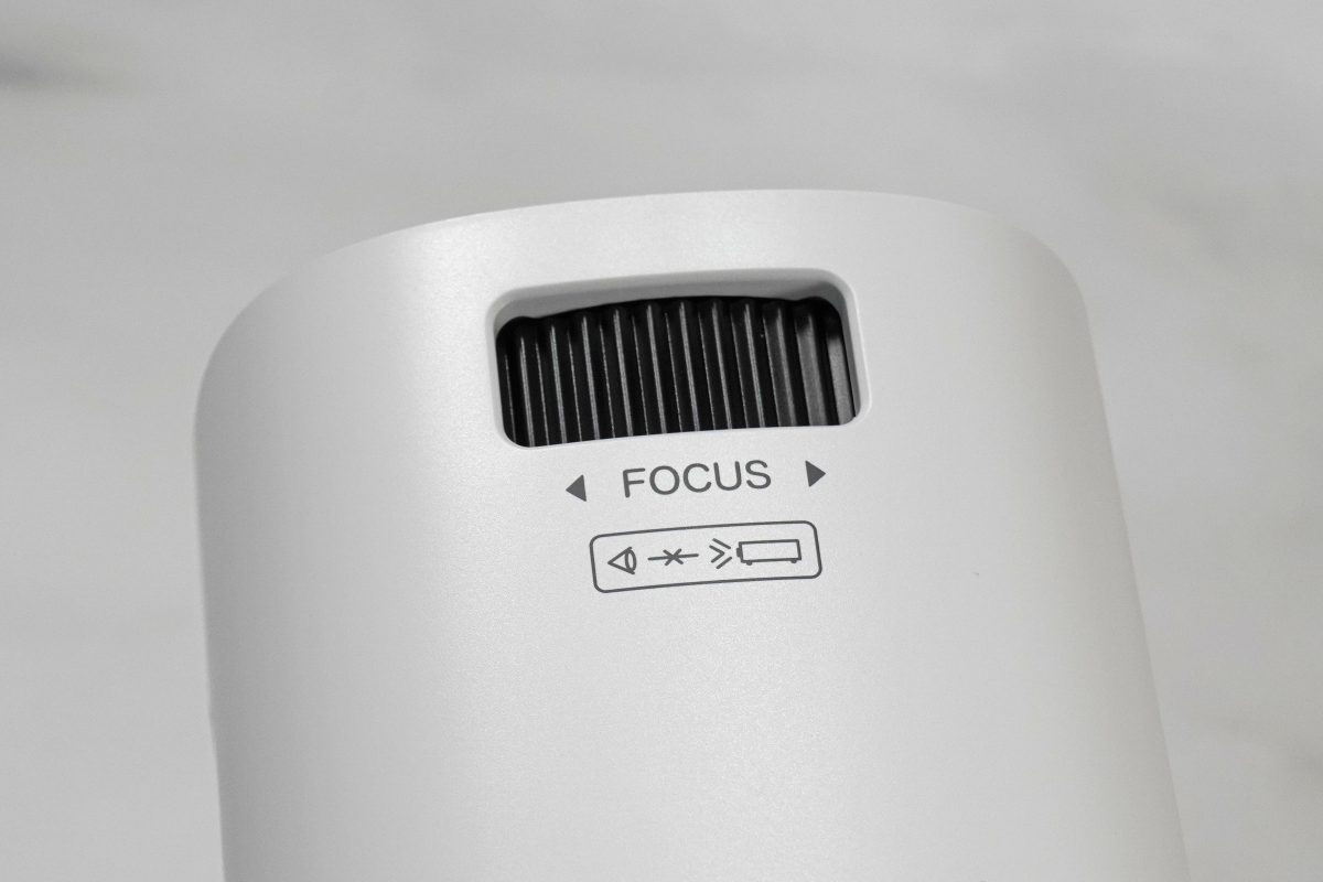 ニトリ】3ヶ月待ちの「9,990円プロジェクター」がついに在庫復活！天井