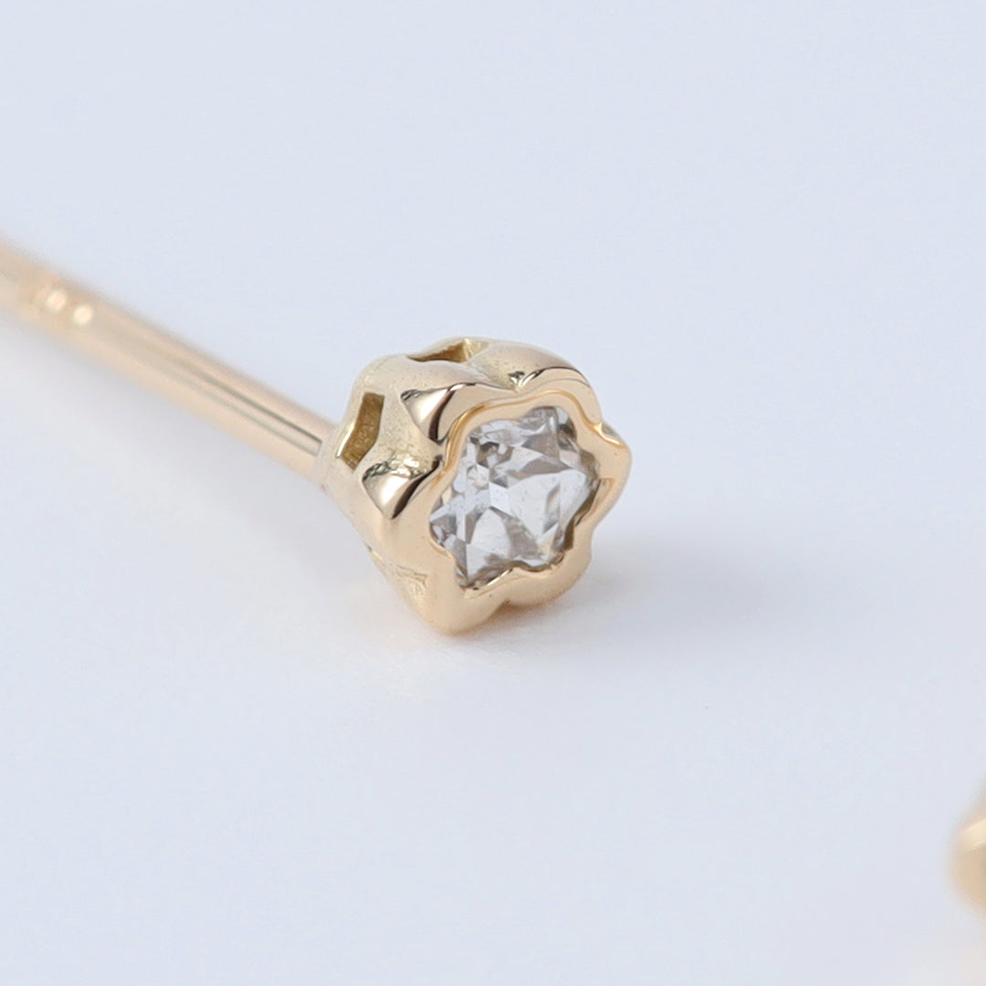 NEW＞K18フラワー型ダイヤモンドピアス