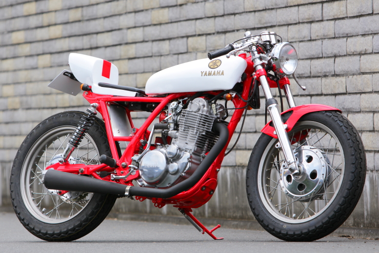 Bike Garage THRUXTON／YAMAHA SR400 “Cafe Racer”／No.196 | モト
