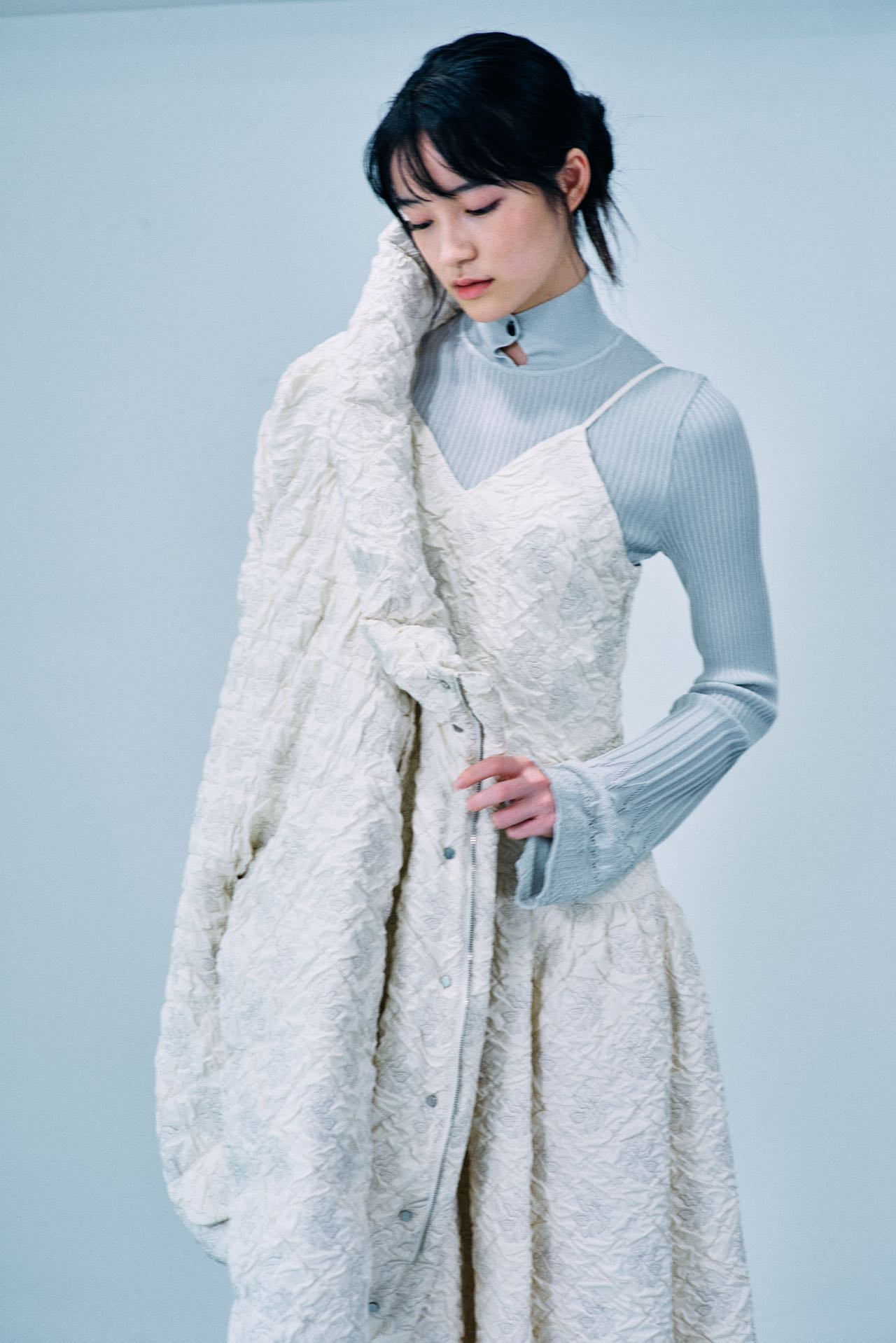 Dahlia shrinking embroidery down jacket (Ivory) - ダウンジャケット