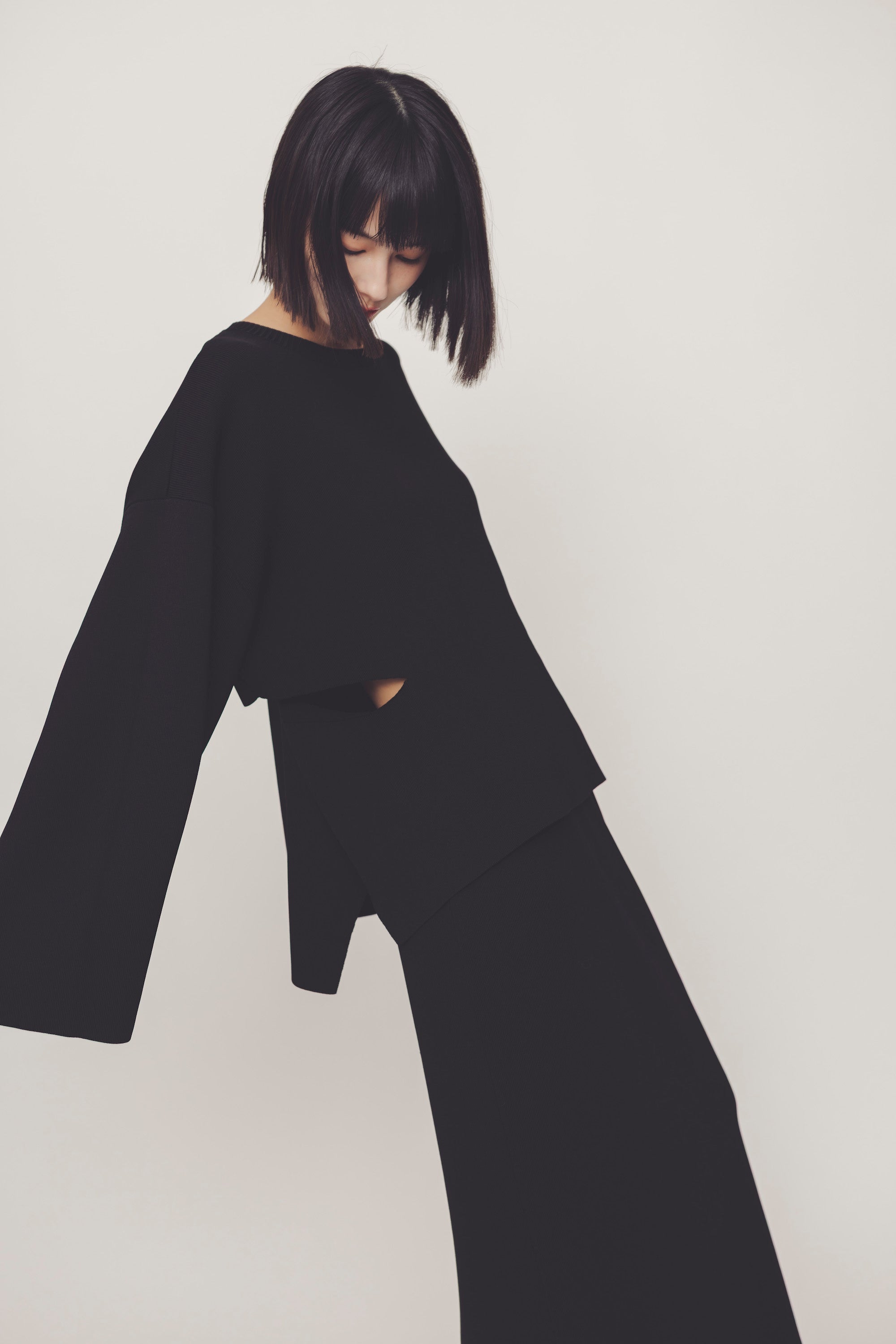 SIDE SLIT KNIT/BLACK – MYNE